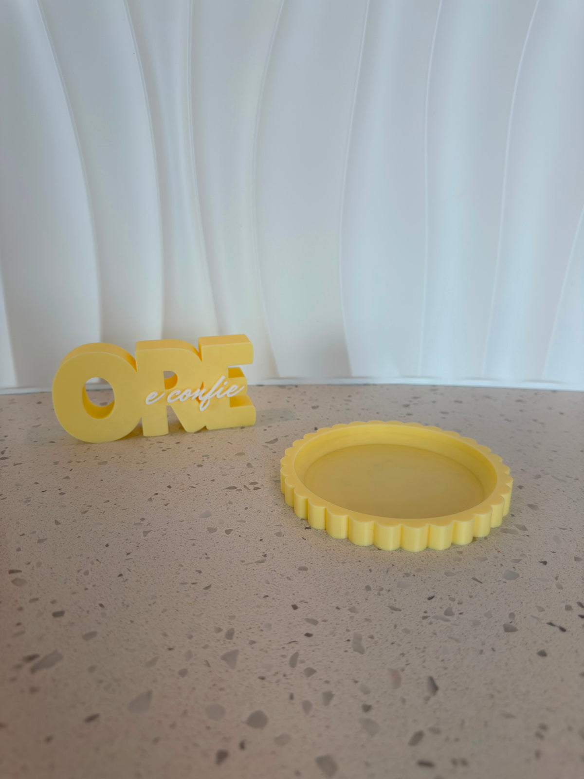 Grace Collection yellow scalloped tray with yellow and white Ore e Confie plaque