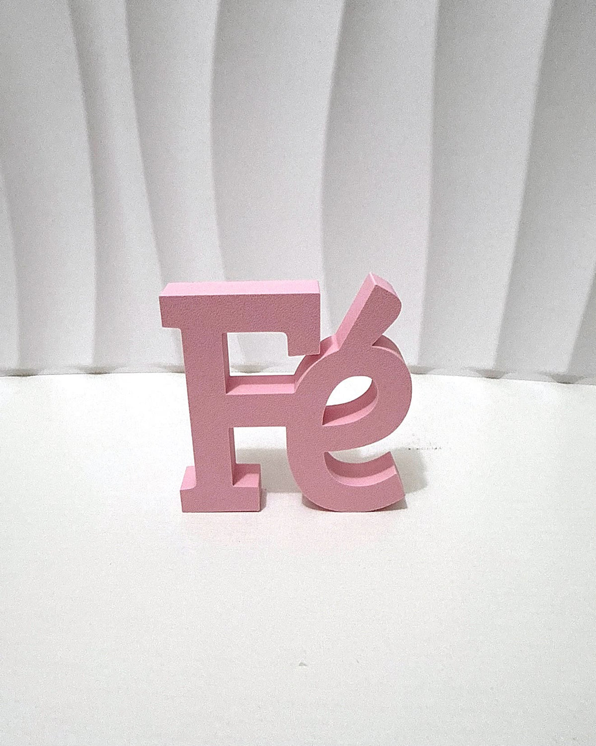 Pink Fé (faith) sign, 3D printed