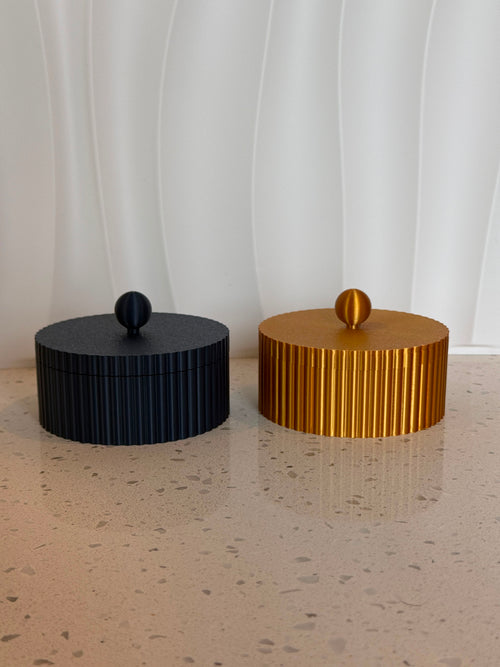 Conjunto Lumiere navy and gold fluted decorative boxes with ball finials