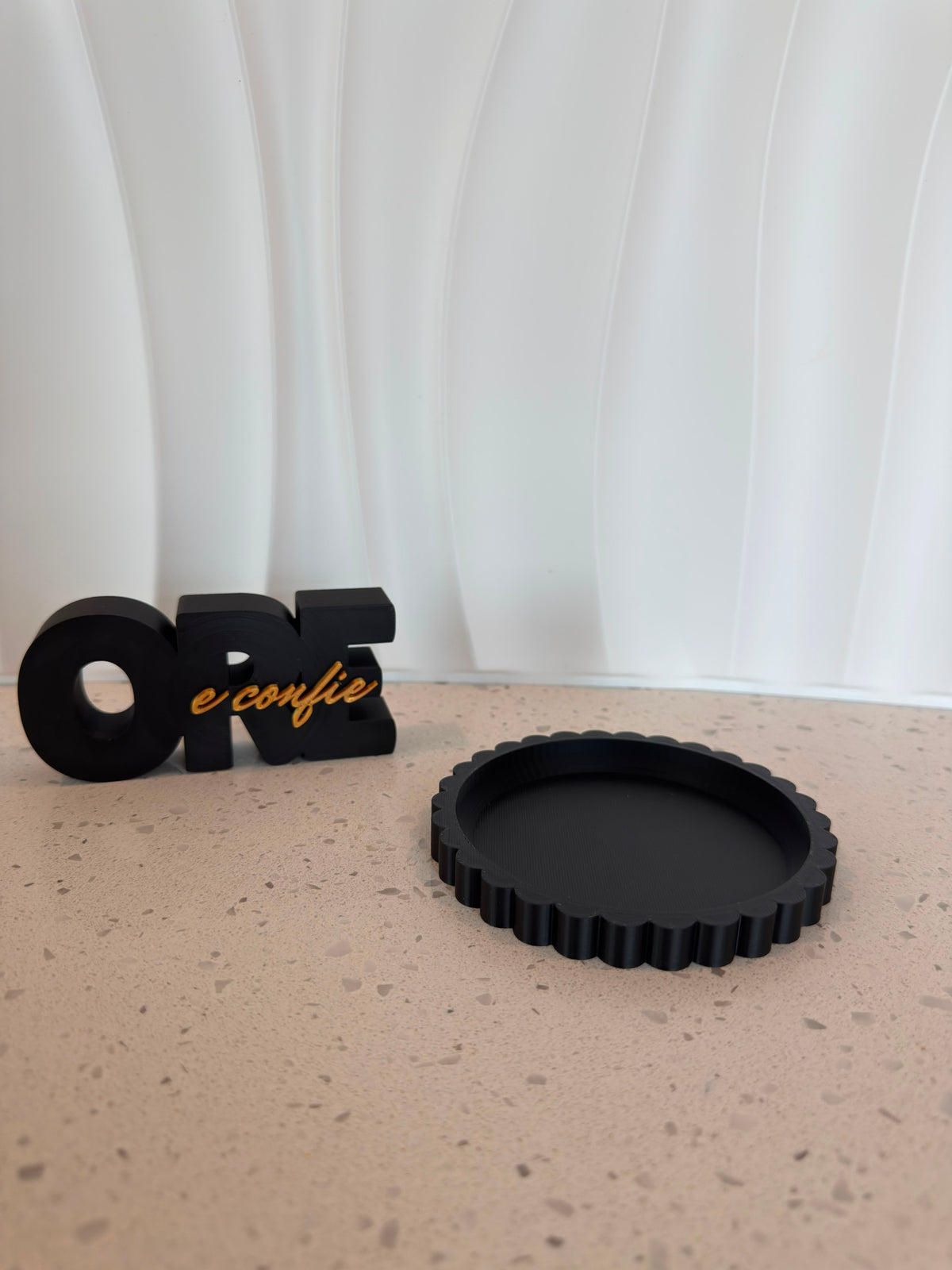 Grace Collection black scalloped tray with black and gold Ore e Confie plaque